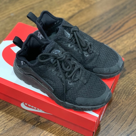Women’s Nike Air Huarache Run Ultra Black Size 5